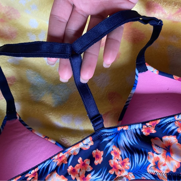 Pink by Victorias Secret Bra - Size 36D - Picture 3 of 6